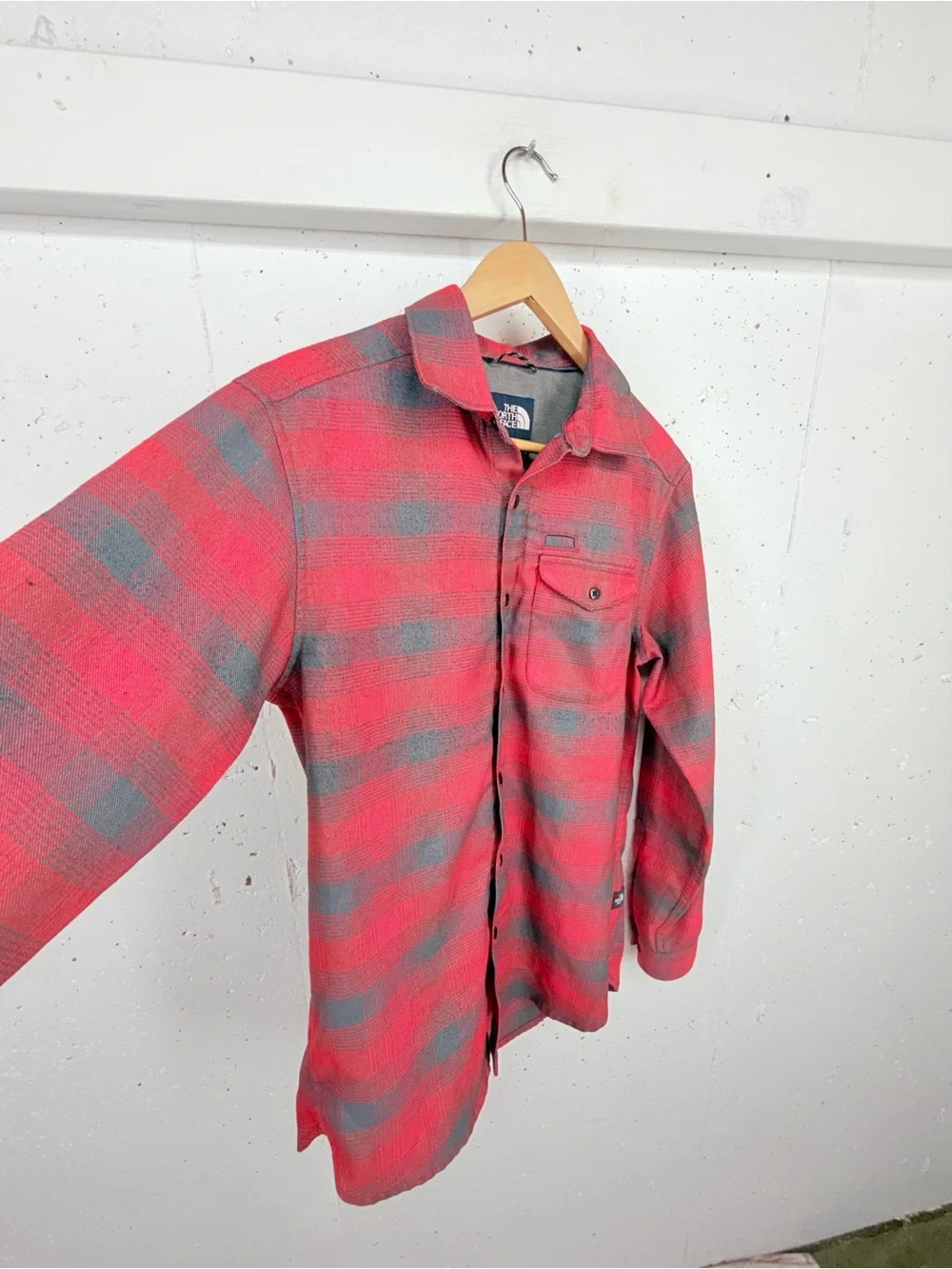 North Face Men’s Small Red Plaid Lightweight Flannel Long Sleeve Shirt